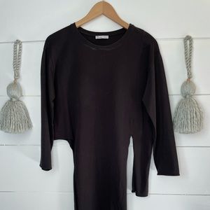 Uniquely cropped long sleeve tee